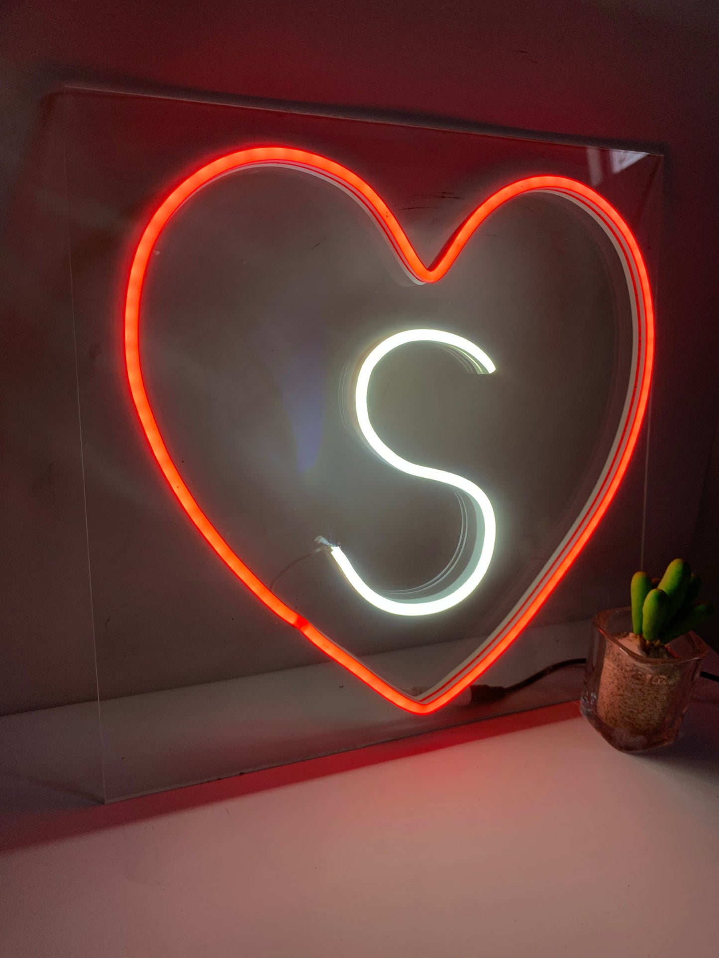Initial in Heart neon